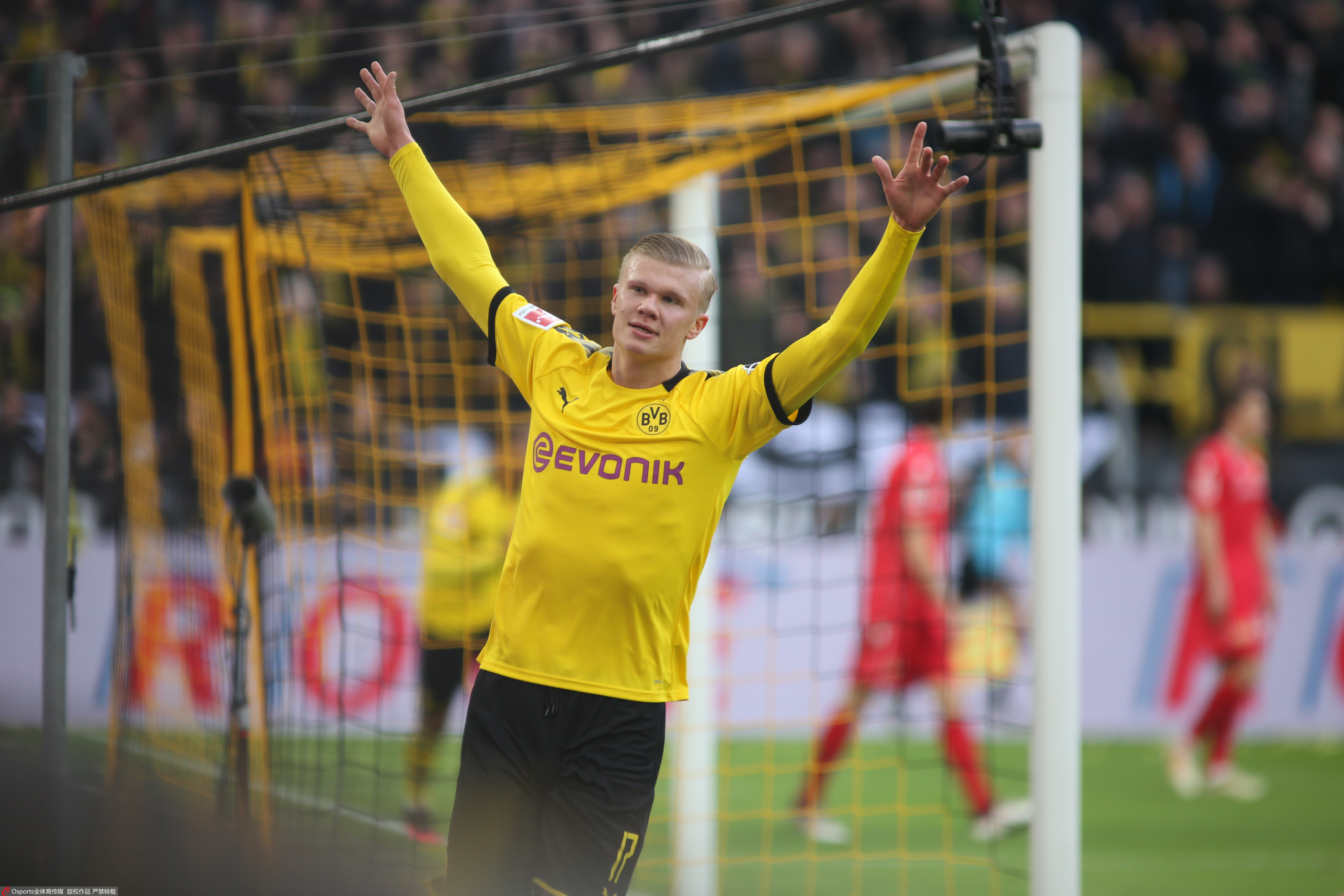 戴奇谈奥多伊：第二球应该是传中，但他平时总能踢出这种效果（戴奇评奥多伊：第二球本意是传中，但他平时也常踢出类似效果）