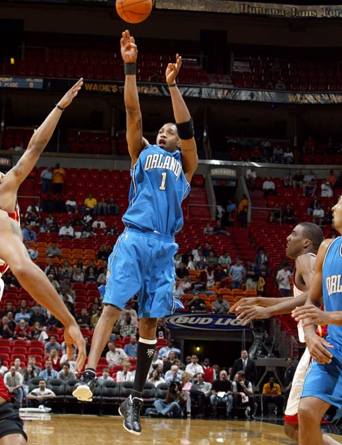 贝弗利希腊联赛首秀帮助球队赢球 个人拿下7分6助3板（贝弗利希腊联赛首战助队取胜，贡献7分6助攻3篮板）