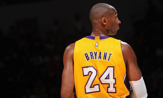 惊险一幕，马竞女足球员梅迪纳头部被膝盖撞到后失去意识（惊魂瞬间：马竞女足球员梅迪纳头部遭膝撞后当场失去意识）