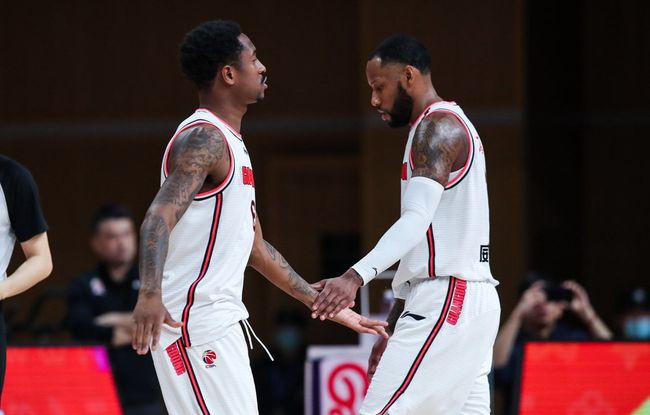 1分钟还原！杜锋又现“死亡凝视”始末，新星2次失误难以接受（1分钟复盘！杜锋再度上演“死亡凝视”，新星两度失误令人难以接受）