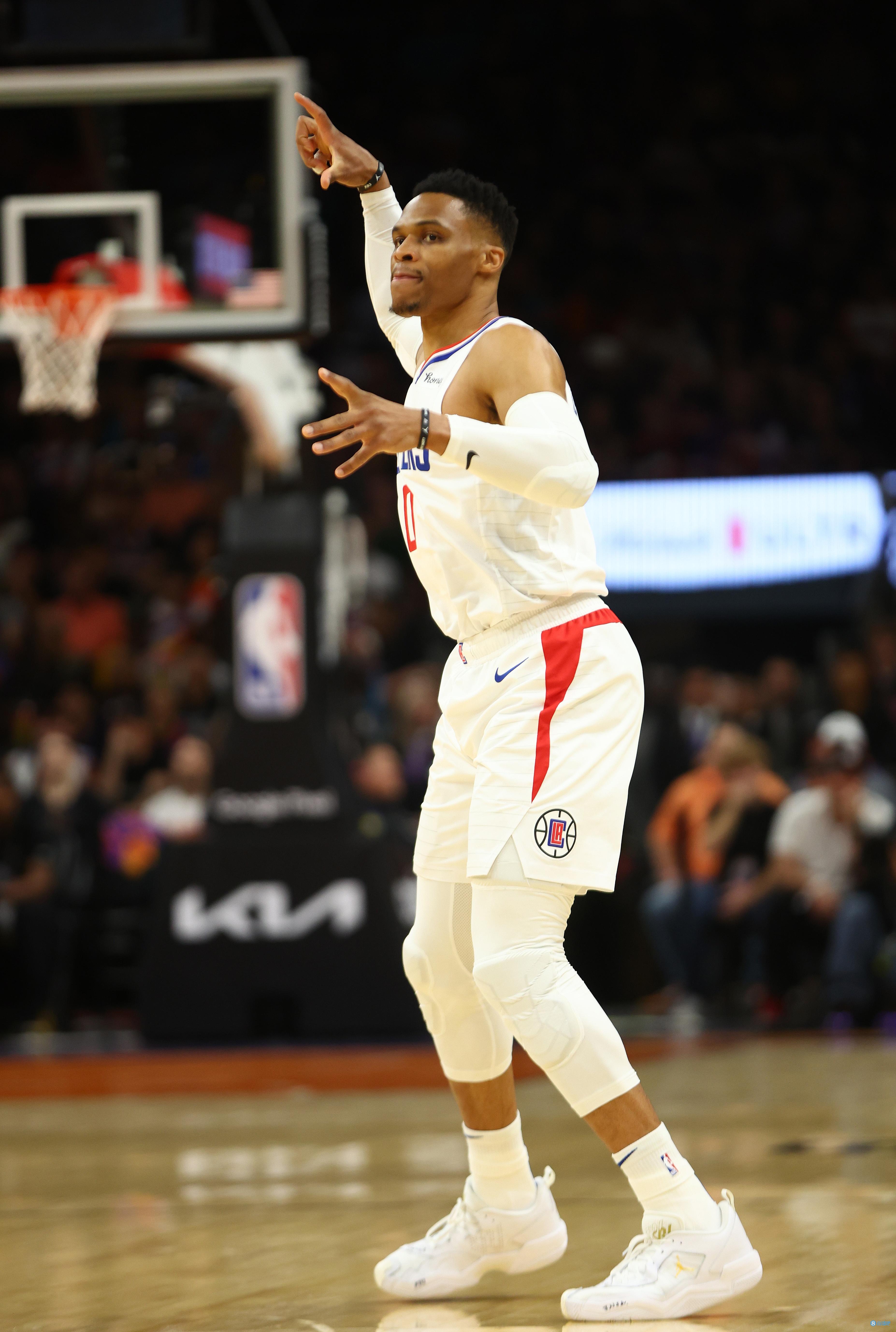 未来是你们的！奎因和哈珀赛后交换球衣（你们的时代来了！奎因与哈珀赛后互换球衣）