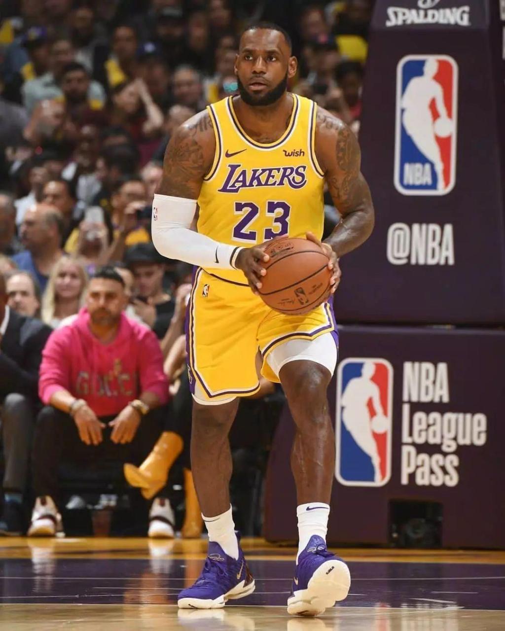 明天15：30主场收官，和传奇队长弗兰克说再见（明日15：30主场谢幕，向传奇队长弗兰克告别）