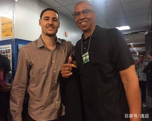 西班牙人举办“鹦鹉不离弃”活动，用待领养狗狗组成特殊阵容（西班牙人发起“鹦鹉不离弃”公益活动，用待领养犬组建独特阵容）