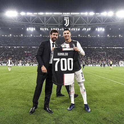 梅西：瓜帅是史上最佳教练；世界杯阿根廷会全力以赴尝试卫冕（梅西称瓜迪奥拉为历史最佳主帅，阿根廷将为世界杯卫冕全力以赴）