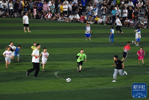 特瓦斯随行西班牙国王访华，向国内推广西甲联赛（特瓦斯随西班牙国王访华，助力西甲在华推广）