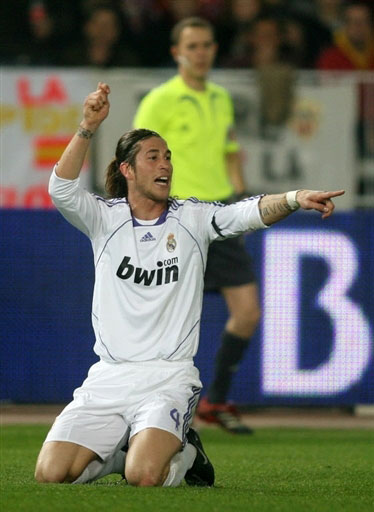 皇马本泽马关键时刻进球锁定胜利（本泽马绝杀助皇马锁定胜局）