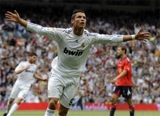 巴萨梅西任意球破门助球队领先（梅西任意球建功，巴萨先拔头筹）