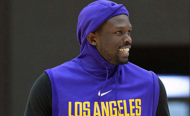 TA：巴萨防守存在问题，但弗里克无意放弃高位防线的战术（TA：巴萨防守隐患犹在，弗里克仍将坚持高位防线打法）