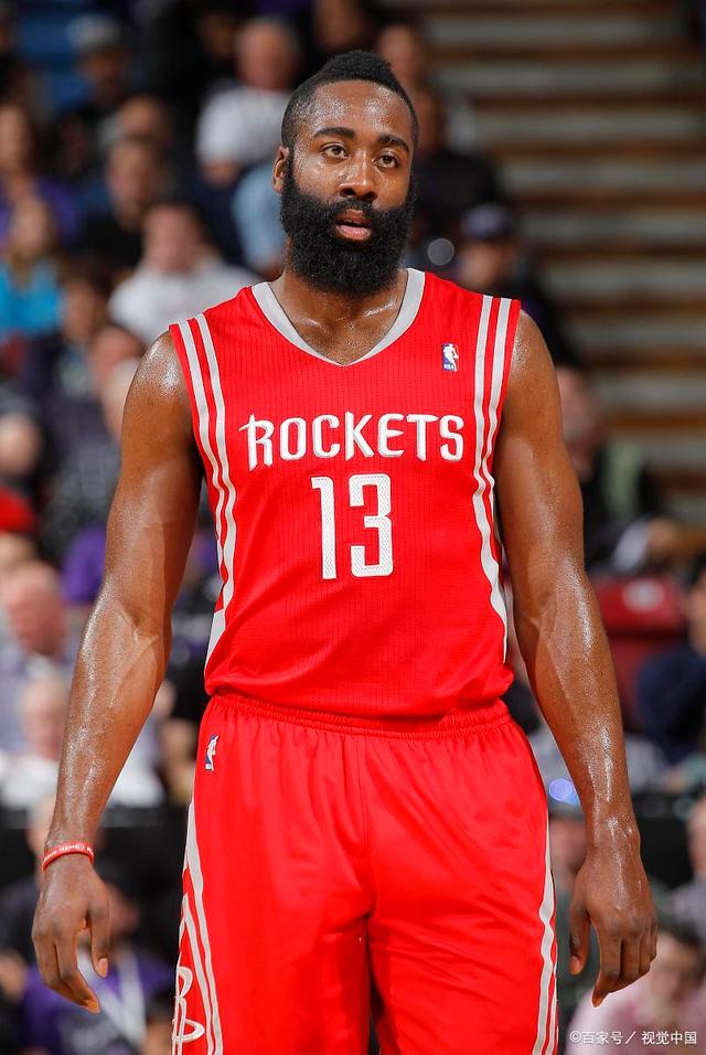 篮球火箭球队进攻端出现默契配合（火箭队在进攻端展现出默契配合）