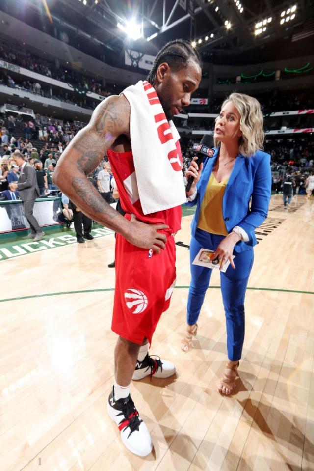 文胖：我不认为马刺会用卡斯尔换其他球员，马刺太喜欢他了（文胖：马刺不太可能拿卡斯尔当交易筹码，他们对他青睐有加）