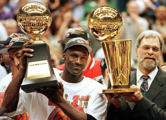 阿尔特塔：孔帕尼做什么都会很出色，他干得这么好我非常开心（阿尔特塔盛赞孔帕尼：无论做什么都很出色，他的表现让我非常高兴）