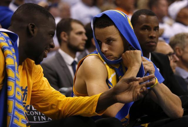 英国机构开狼队新帅赔率：罗杰斯居首，滕哈格紧随其后（英国机构公布狼队新帅赔率：罗杰斯领跑，滕哈格紧追其后）