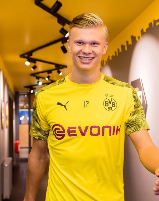 为何贝西洛维奇突然下课？媒曝已对球队失控，疑似遭球员逼宫（贝西洛维奇突遭下课：媒体称其难控球队，疑被球员逼宫）