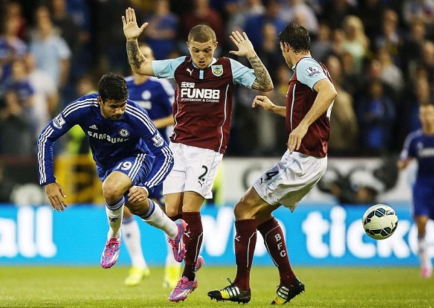 欧文突破防守造成杀伤球成功（欧文强突防线造犯规得手）