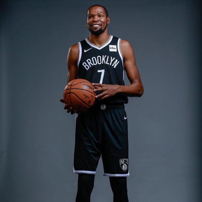 天空体育：曼联预计他们今夏会收到对加纳乔的正式报价（天空体育：曼联预期今夏将获针对加纳乔的正式报价）