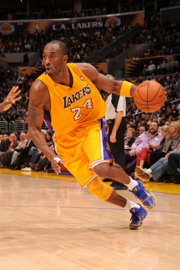 浙江男篮备战新赛季，定妆照花絮视频引关注（浙江男篮冲刺新赛季，定妆照幕后花絮视频成焦点）