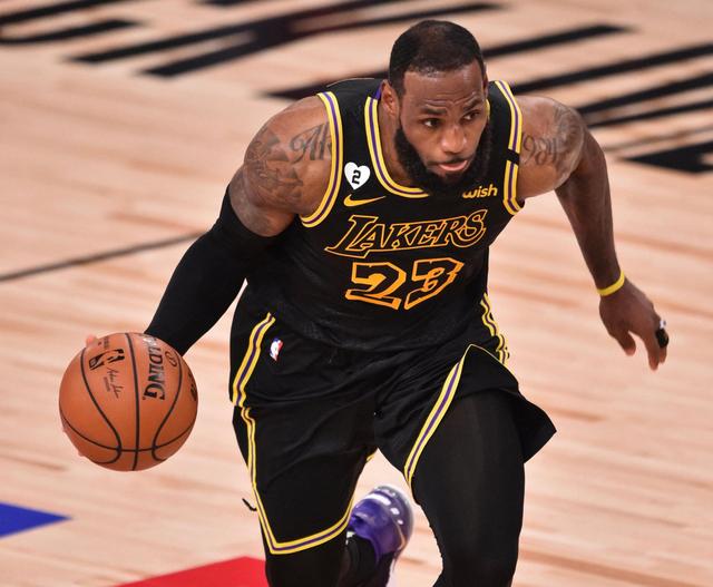 西班牙vs格鲁吉亚全场：控球率61-39，射门10-5（西班牙对格鲁吉亚全场数据：控球61%-39%，射门10比5）