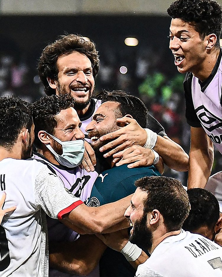 多特4-0十人黄潜，吉拉西双响，阿德耶米、斯文松建功，法比奥-席尔瓦失点（多特4-0完胜十人黄潜：吉拉西梅开二度，阿德耶米和斯文松破门，法比奥-席尔瓦点球失手）