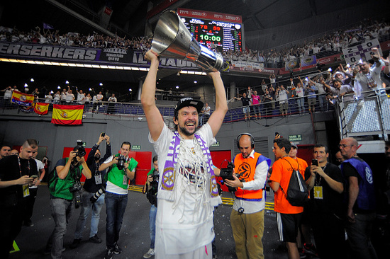 乌迪内斯vs热那亚：扎尼奥洛、卡巴瑟利首发，马利诺夫斯基、洛伦佐-科隆博出战（乌迪内斯战热那亚：扎尼奥洛携卡巴瑟利先发，马利诺夫斯基与洛伦佐-科隆博登场）