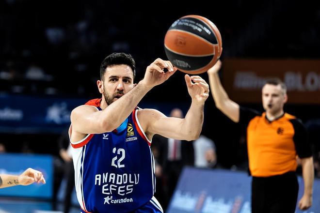 率巴黎首夺欧冠！官方：多纳鲁马当选FIFA年度最佳门将（官方宣布：多纳鲁马当选FIFA年度最佳门将，率巴黎捧得队史首座欧冠）